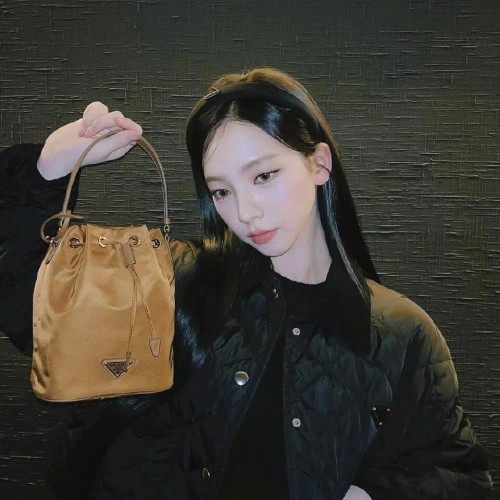 Prada 프라다 물통백