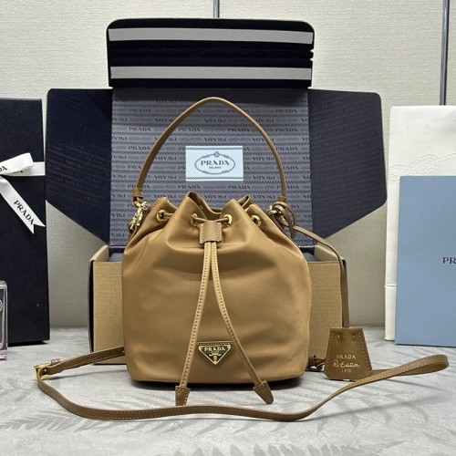 Prada 프라다 물통백