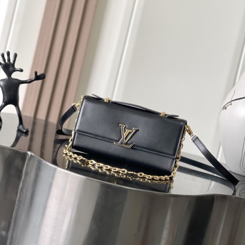 루이비통 LV  Wallet On Chain Capucines