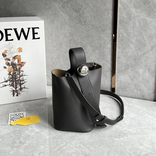 로에베 Loewe Pebble (mini)